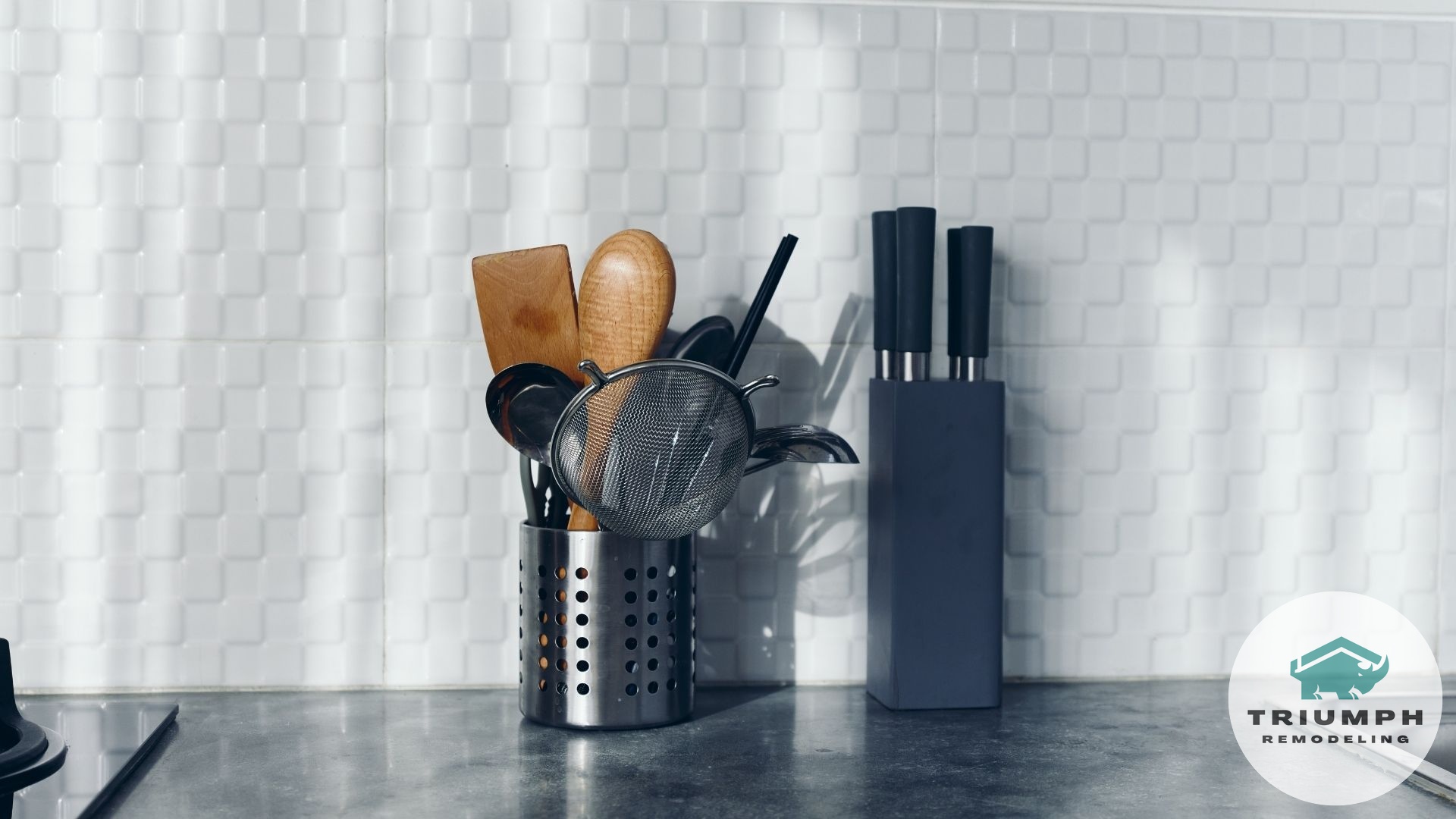 Why Does Kitchen Layout Matter So Much? Why Does Kitchen Layout Matter So Much? - 5 Kitchen layouts that improve flow and reduce clutter.